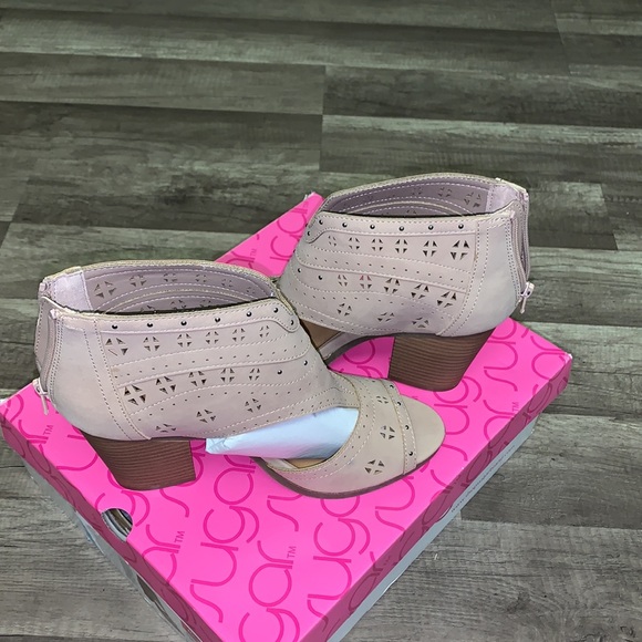 Sugar Viveca Peep Toe Ankle Bootie  SideCut Boot - Picture 6 of 11